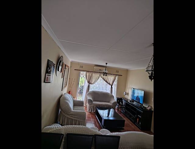 3 BEDROOM TOWNHOUSE FOR SALE IN THE WOLDS